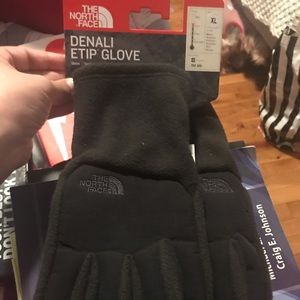 BN-North Face Denali Etip XL Gloves New with Tags